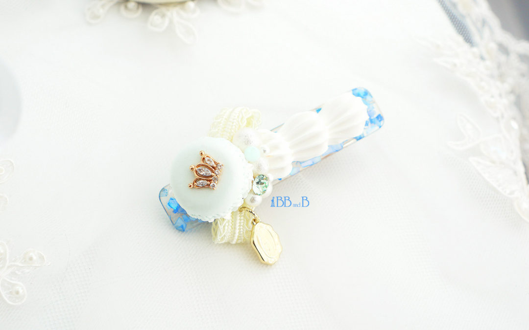 Crushed Blue Seashell Hair Clip with Crowned Mint Mini Macaron