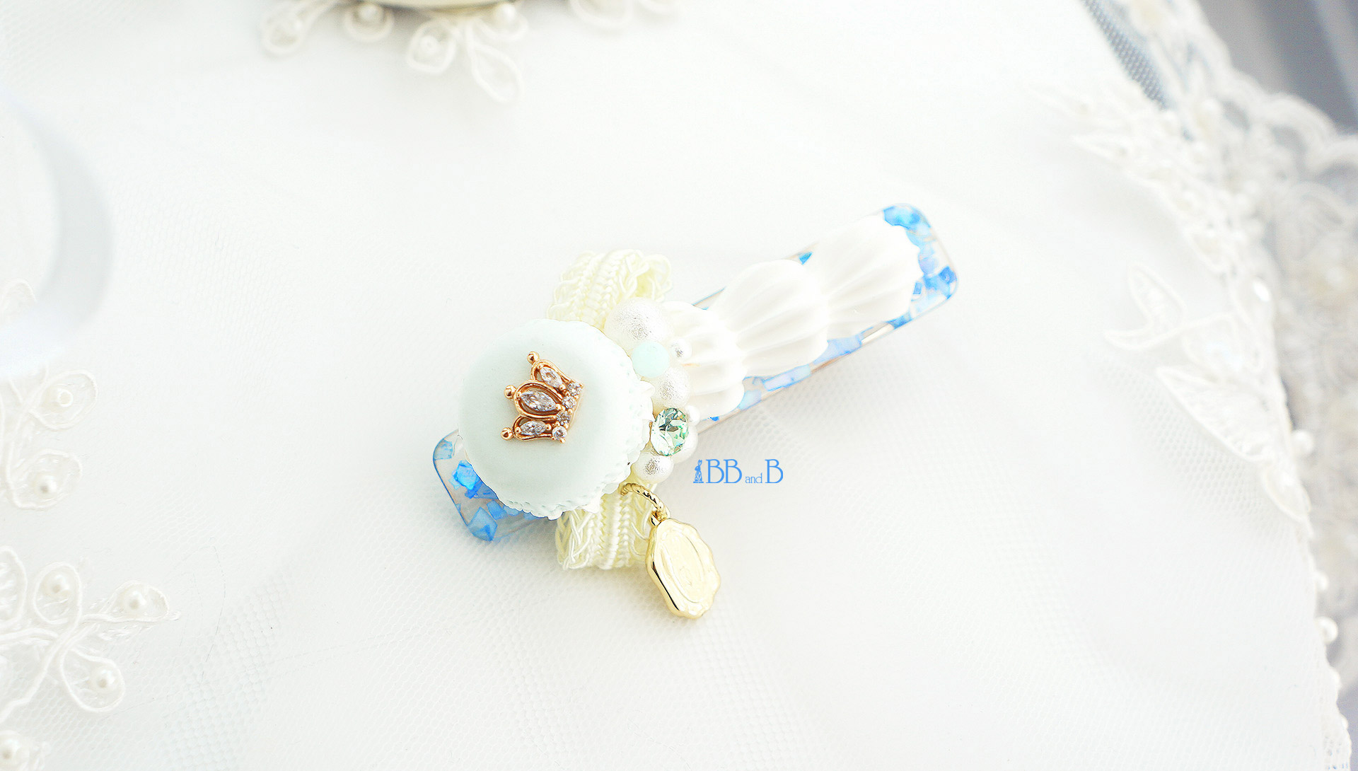 Crushed Blue Seashell Hair Clip with Crowned Mint Mini Macaron