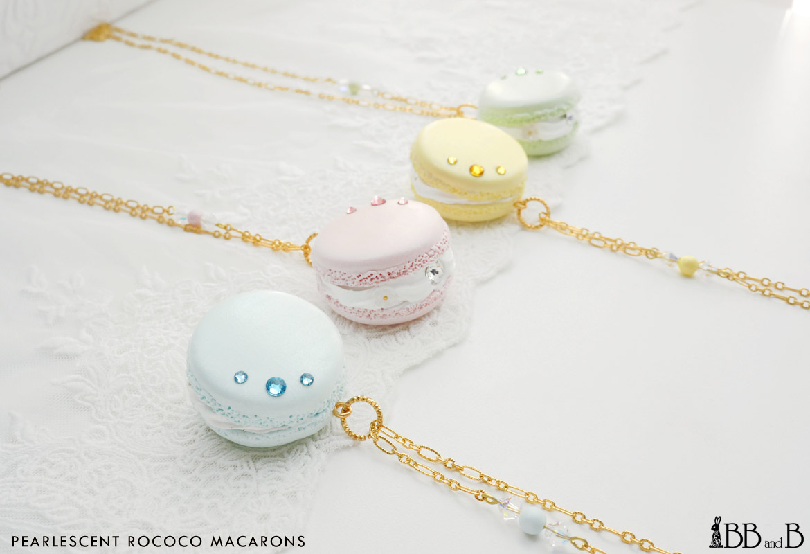 Pearlescent Rococo Macaron Necklace